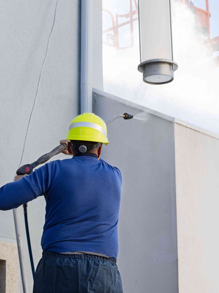 leaning a building facade with high pressure water jet